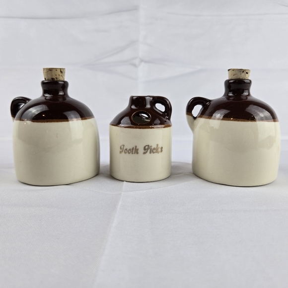 Vintage Ceramic Cracker Barrel Whiskey Jug Salt & Pepper Shakers Set Tenn - Picture 9 of 9